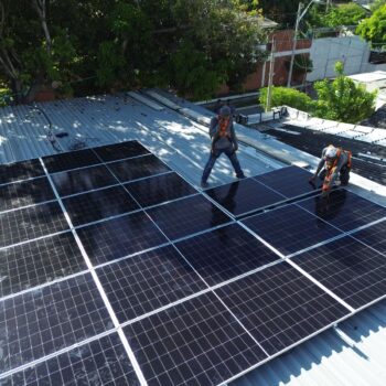 Proyecto fotovoltaico hibrido de 11,4 kwp en bodega de alimentos